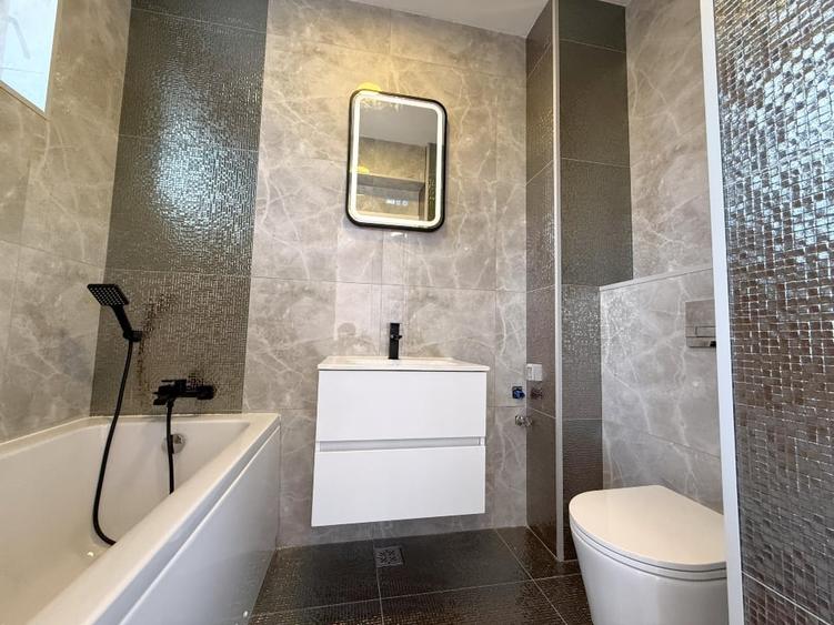 Apartament cu 4 camere decomandat în Sisești