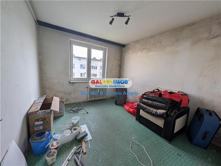 Apartament cu 4 camere semidecomandat în Berceni