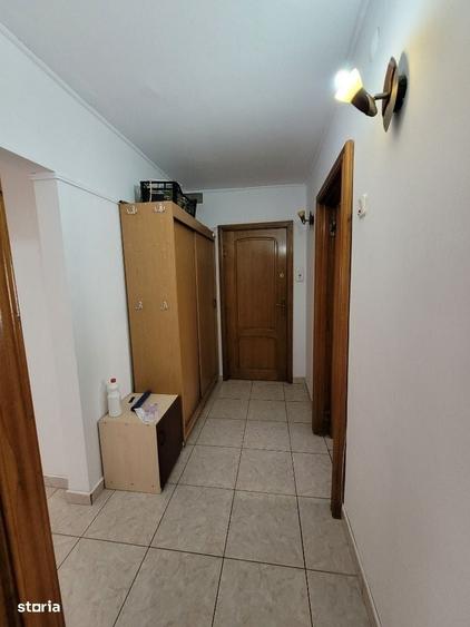 Apartament cu 3 camere decomandat în Bere