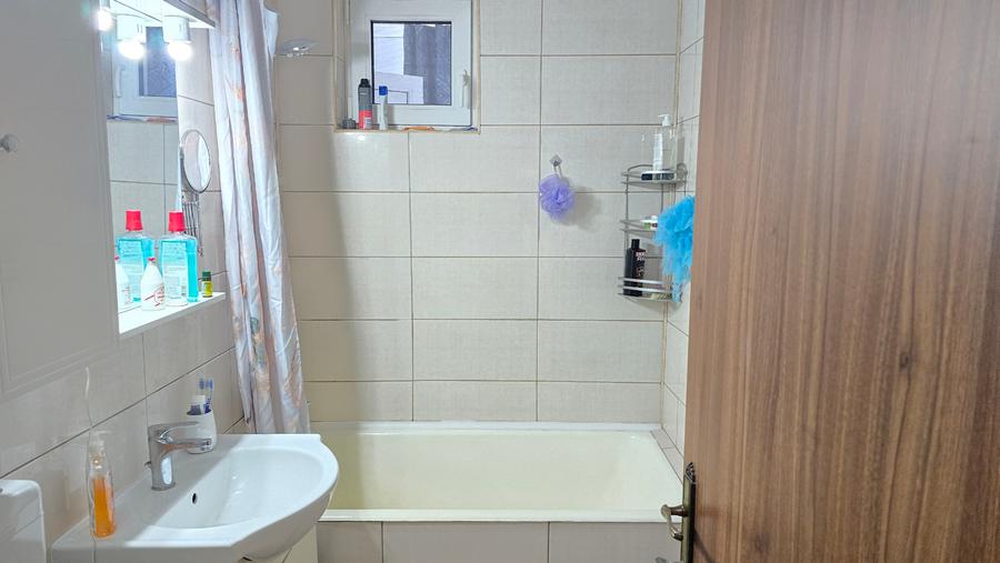 Apartament cu 3 camere semidecomandat în Ultracentral