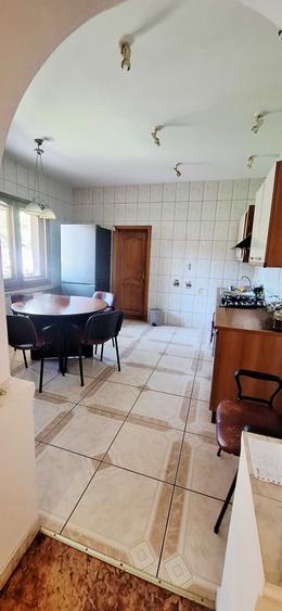 Casă cu 4 camere în Ultracentral
