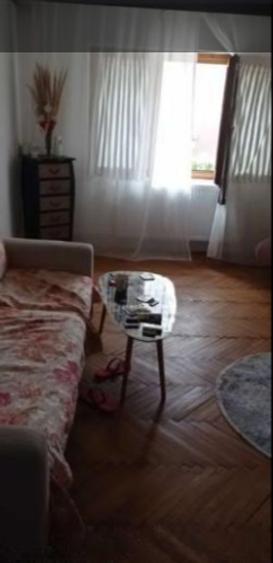 Apartament cu 2 camere decomandat în Far