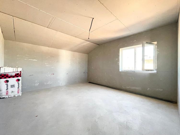 Duplex cu 4 camere cu Canalizare în Moșnița Veche