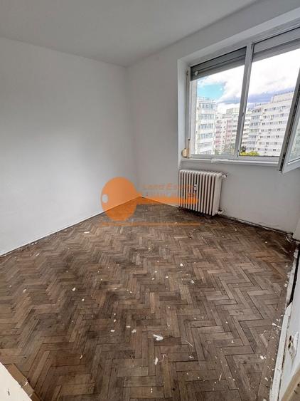 Apartament cu 3 camere semidecomandat în Iancului