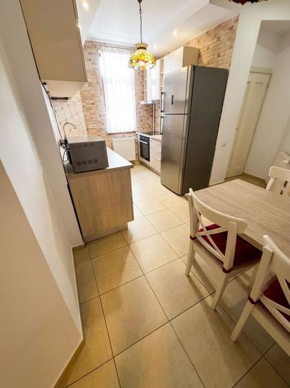 Apartament cu 4 camere decomandat în Primăverii