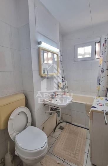 Apartament cu 3 camere semidecomandat, mobilat în Circumvalațiunii