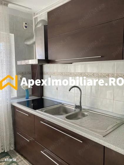 Apartament cu 3 camere semidecomandat în Central