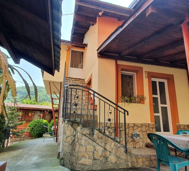 Casă cu 4 camere în Căciulata