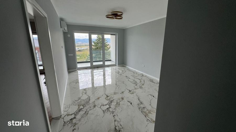 Apartament cu 3 camere decomandat în Cristian
