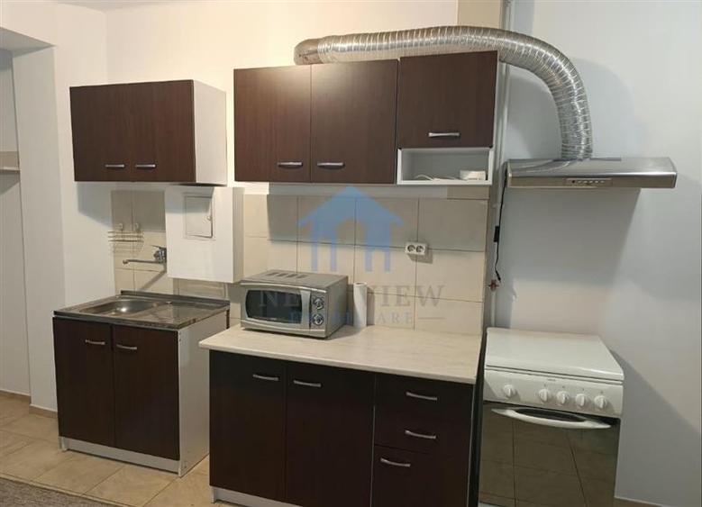 Apartament cu 2 camere semidecomandat în P-ța Mihai Viteazul