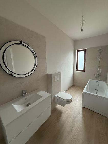Duplex cu 4 camere cu Canalizare în Giroc