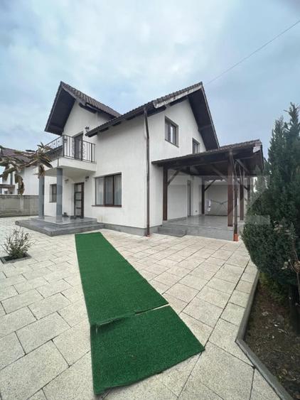 Casă individuală cu 4 camere cu Garaj în Livezeni