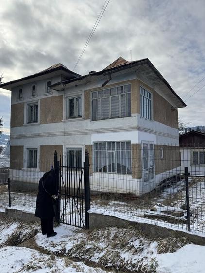 Casă cu 4 camere în Central