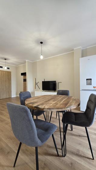Apartament cu 2 camere semidecomandat, mobilat în Florești