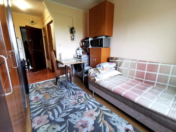 Garsonieră decomandată, mobilată în Lipovei