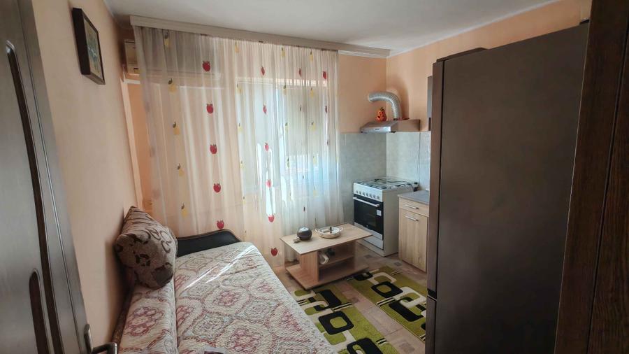 Garsonieră decomandată în Palas