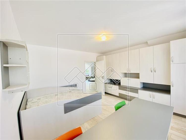 Apartament cu 3 camere decomandat în Arhitecților - Calea Cisnădiei