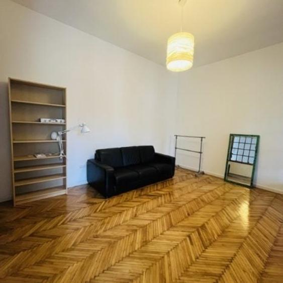 Apartament cu 3 camere semidecomandat, mobilat în Universitate