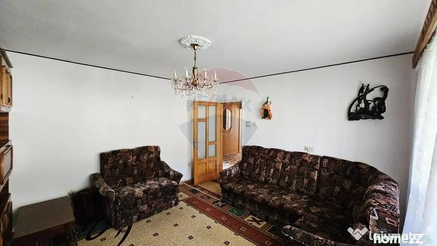 Apartament cu 4 camere decomandat în Mărăței