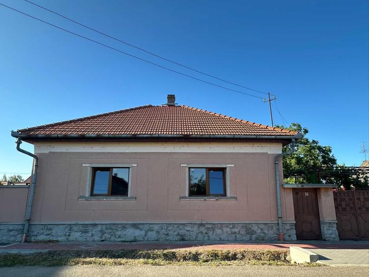 Casă cu 2 camere în Borș