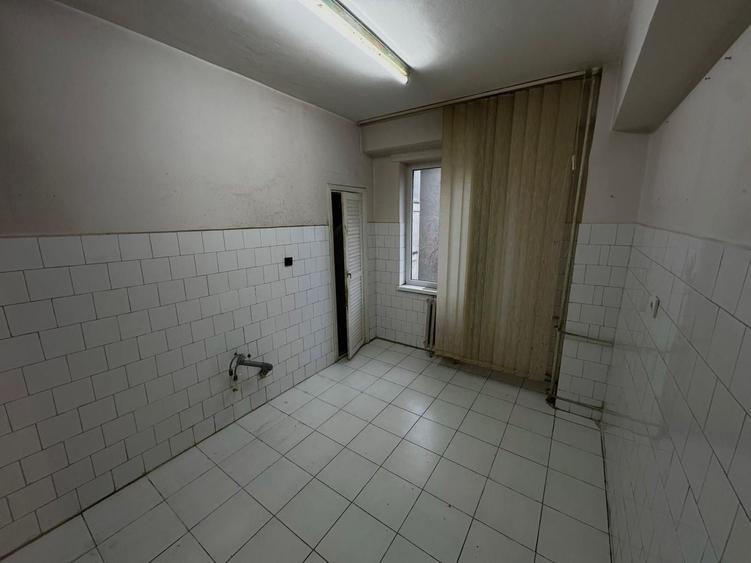 Apartament cu 3 camere decomandat în Valenta