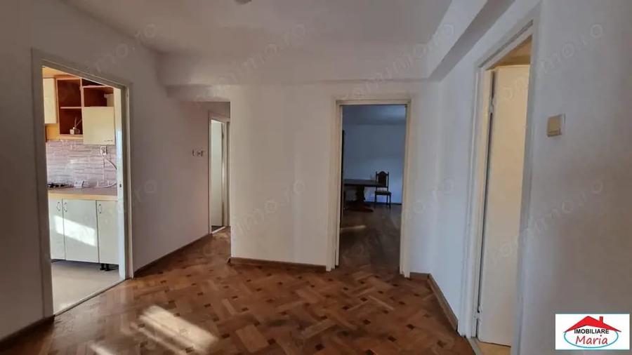 Apartament cu 3 camere decomandat în Central