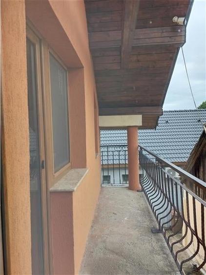 Casă individuală cu 8 camere cu Canalizare în Gai