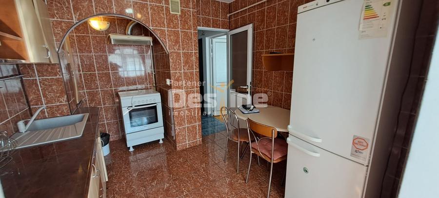 Apartament cu 3 camere decomandat, mobilat în Nicolina