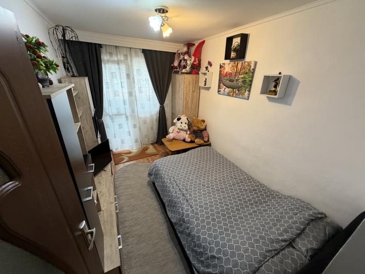Apartament cu 4 camere decomandat, mobilat în Cetate