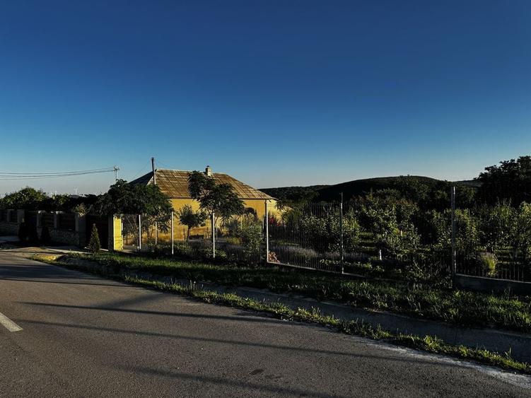 Casă cu 2 camere cu Teren 1800 Mp în Slava Rusă