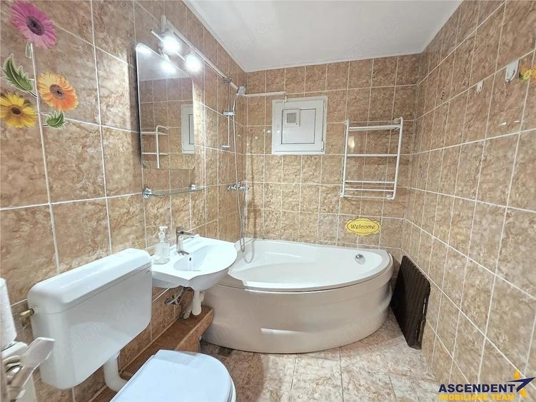 Apartament cu 3 camere decomandat în Noua