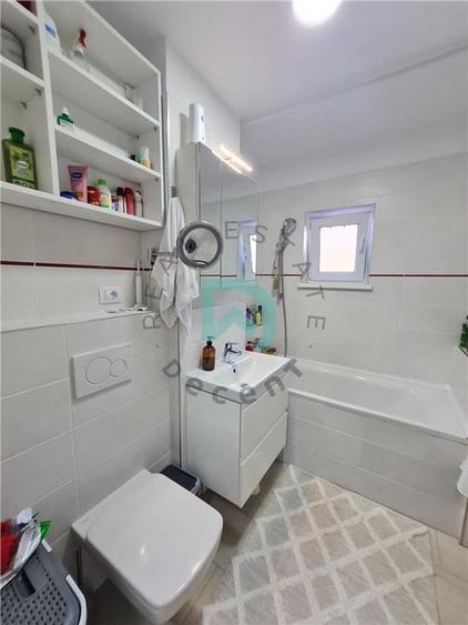 Apartament cu 3 camere decomandat, mobilat în Triaj