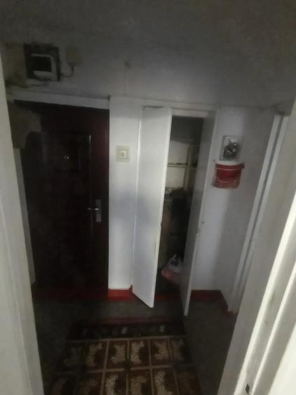 Apartament cu 3 camere semidecomandat, mobilat în Central