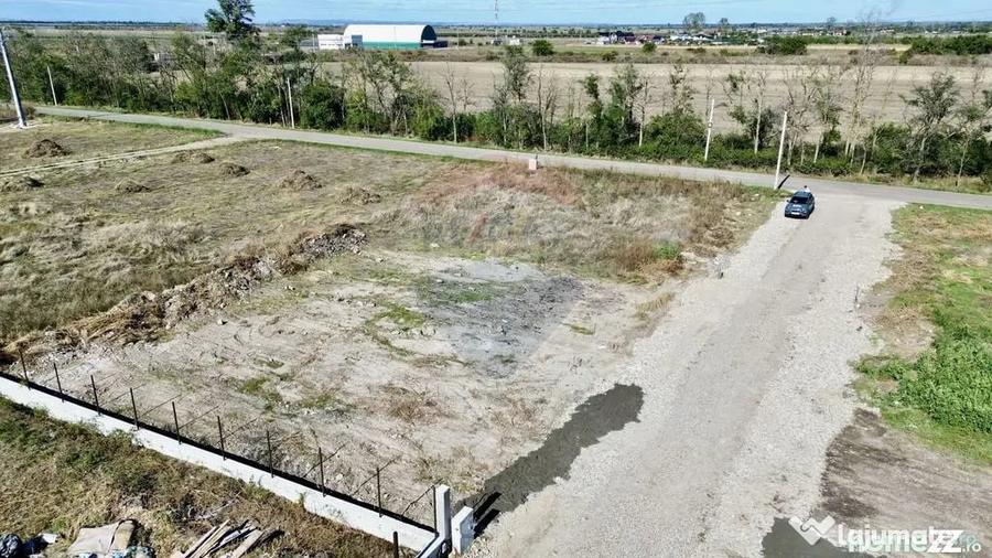 Teren de 593 mp, în Vânători