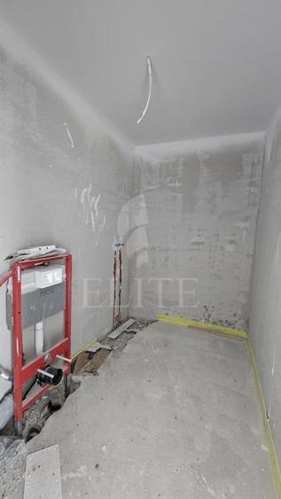 Apartament cu 3 camere semidecomandat în Mărăști