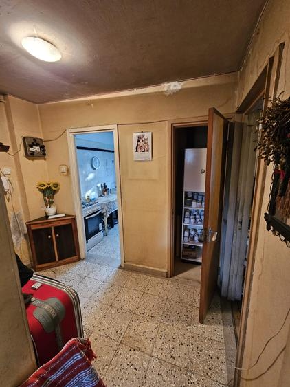 Apartament cu 3 camere decomandat în Titan