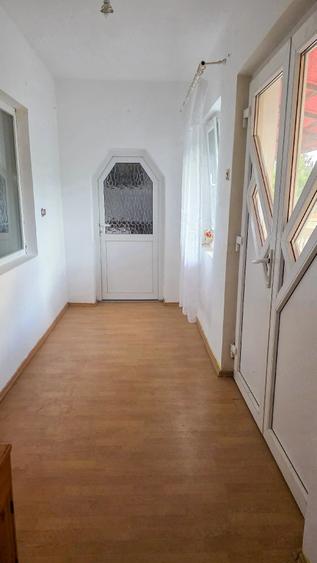 Casă cu 2 camere cu Teren 6200 Mp în Brusturi