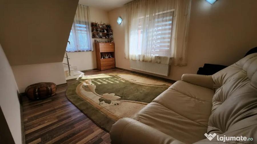 Casă cu 4 camere cu Teren 595 Mp în Central