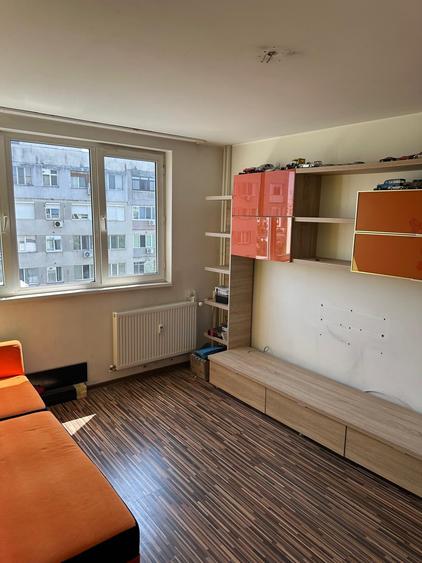 Apartament cu 4 camere semidecomandat în Drumul Taberei
