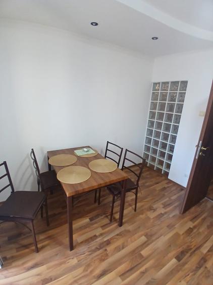 Apartament cu 2 camere decomandat în Trocadero