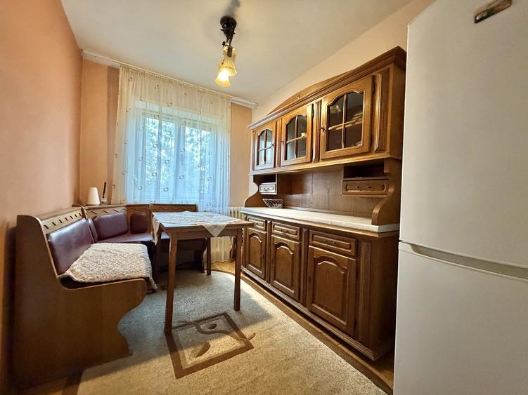 Apartament cu 4 camere semidecomandat, mobilat în Dacia
