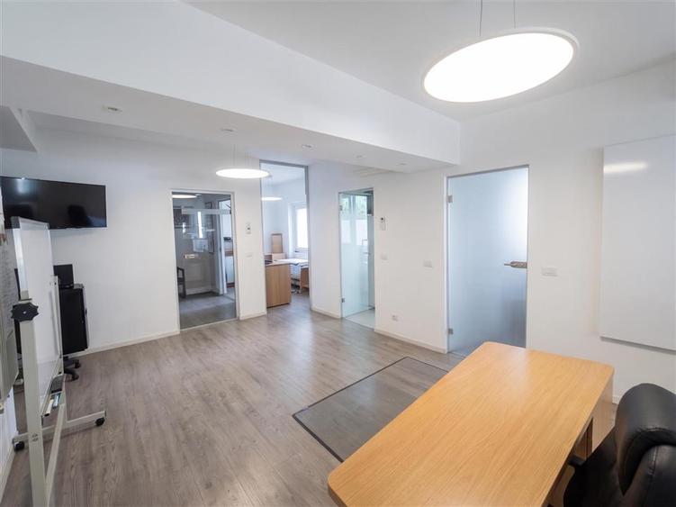 Birou, de 139.30000305176 mp, în Obcini