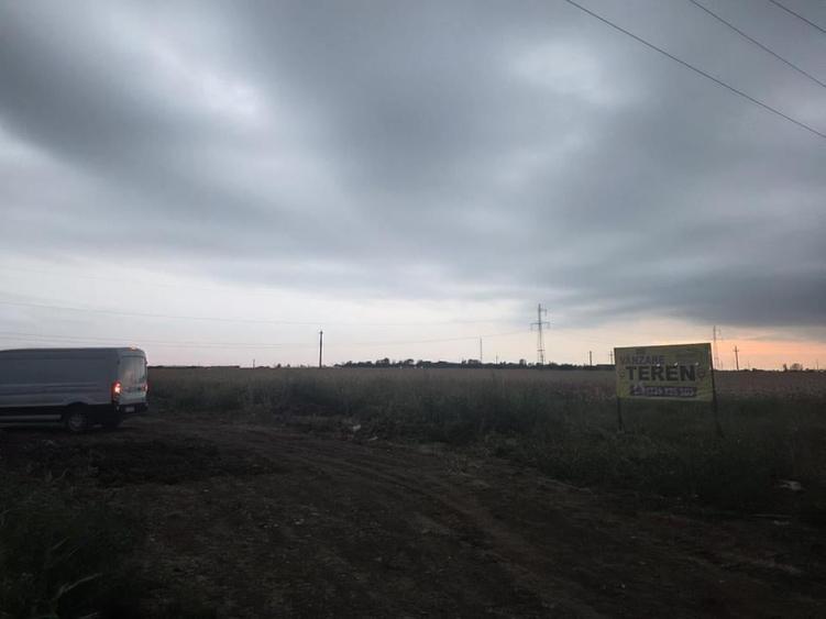 Teren intravilan de 105777 mp, în Nord-Est
