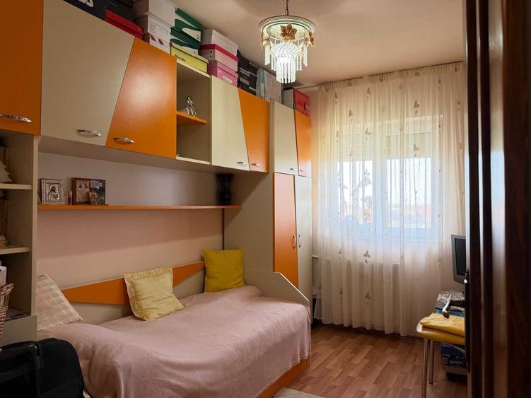 Apartament cu 3 camere decomandat în Nufărul