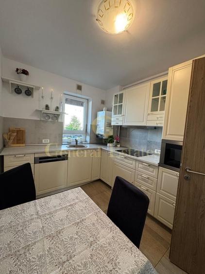Apartament cu 2 camere decomandat în Tractorul