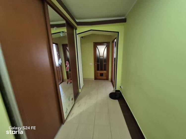 Apartament cu 4 camere decomandat în Calea Romanului