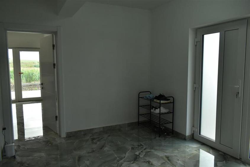 Casă cu 4 camere cu Teren 750 Mp în Aroneanu