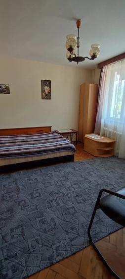 Garsonieră decomandată în Precista