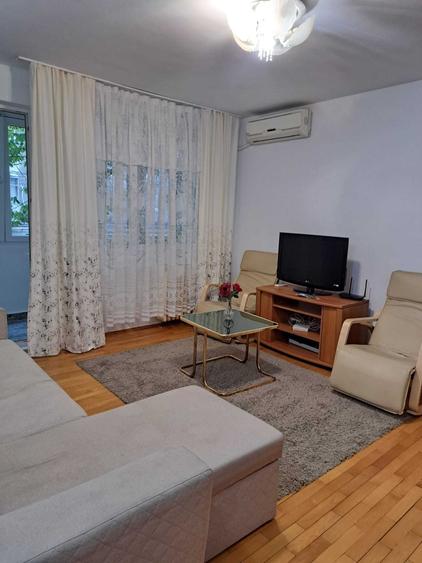 Apartament cu 3 camere semidecomandat în Cotroceni