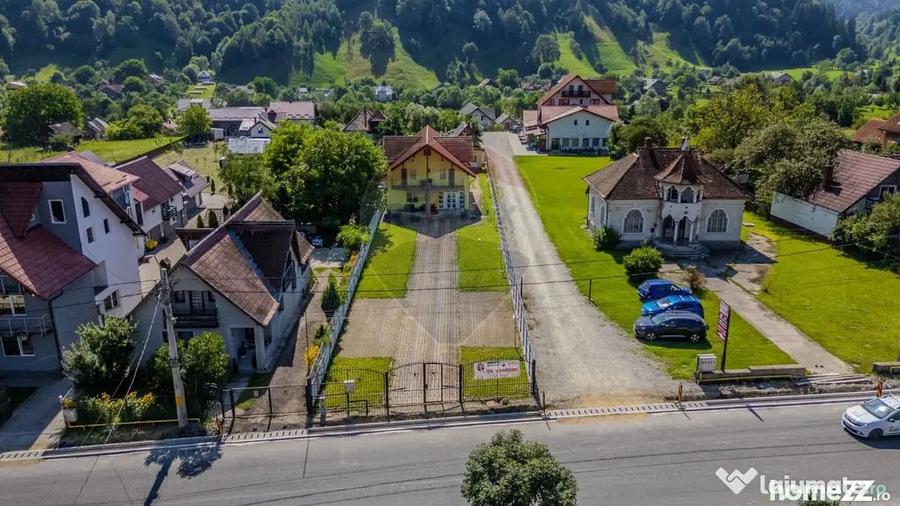 Casă cu 10 camere cu Teren 1074 Mp în Moieciu